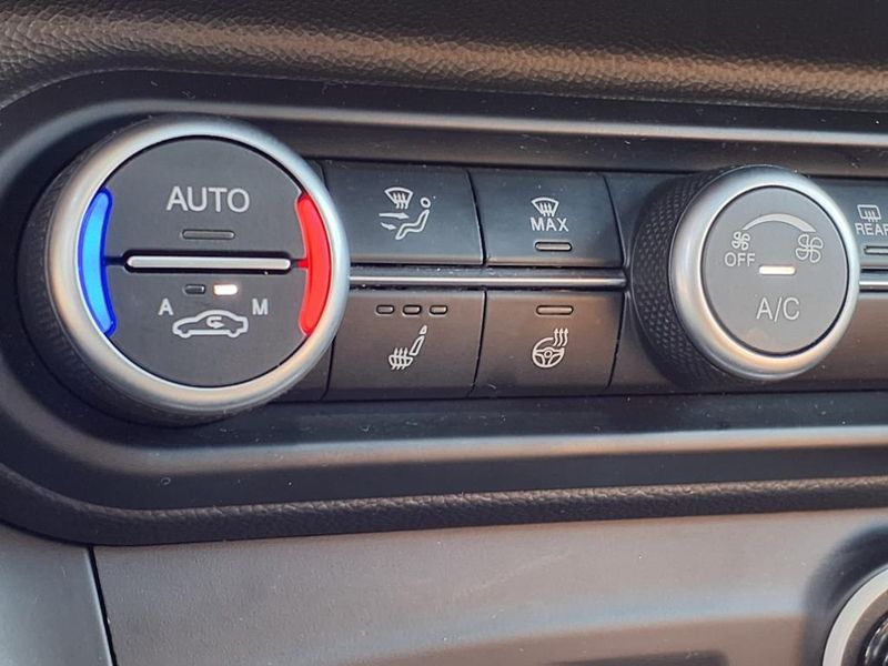 Used 2022 Alfa Romeo Stelvio TiImage 22