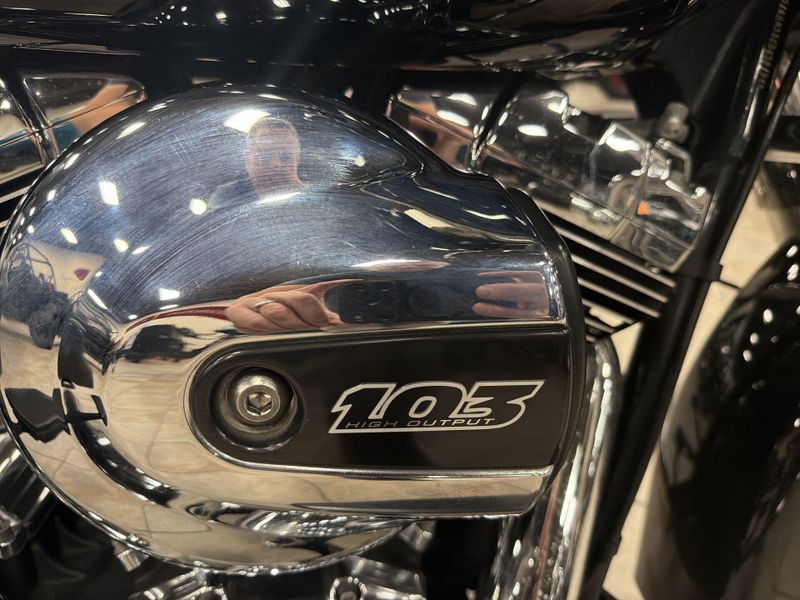 Used 2016 Harley-Davidson STREET GLIDE Image 28