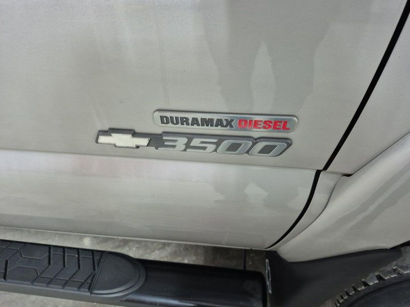 2005 Chevrolet Silverado 3500 DRW LTImage 8