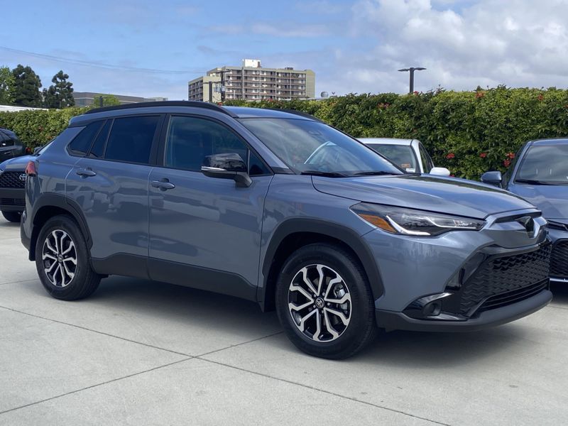 2025 Toyota Corolla Cross Hybrid SEImage 2