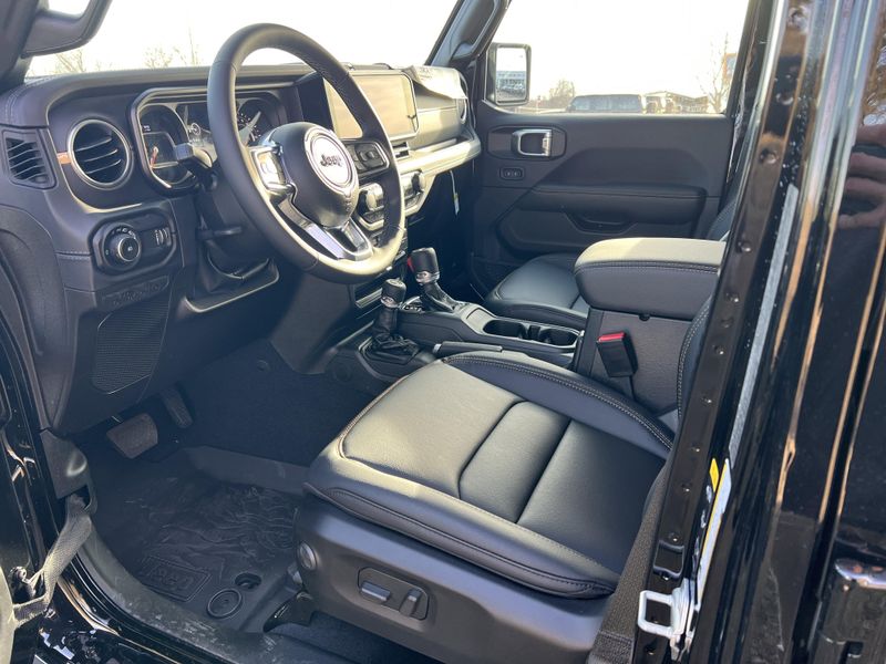 New 2026 Jeep Wrangler 4-door SaharaImage 10