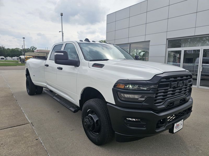2025 RAM 3500 TradesmanImage 2