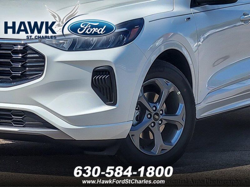 2024 Ford Escape ST-Line photo 2