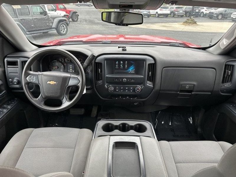 2018 Chevrolet Silverado 1500 CustomImage 12