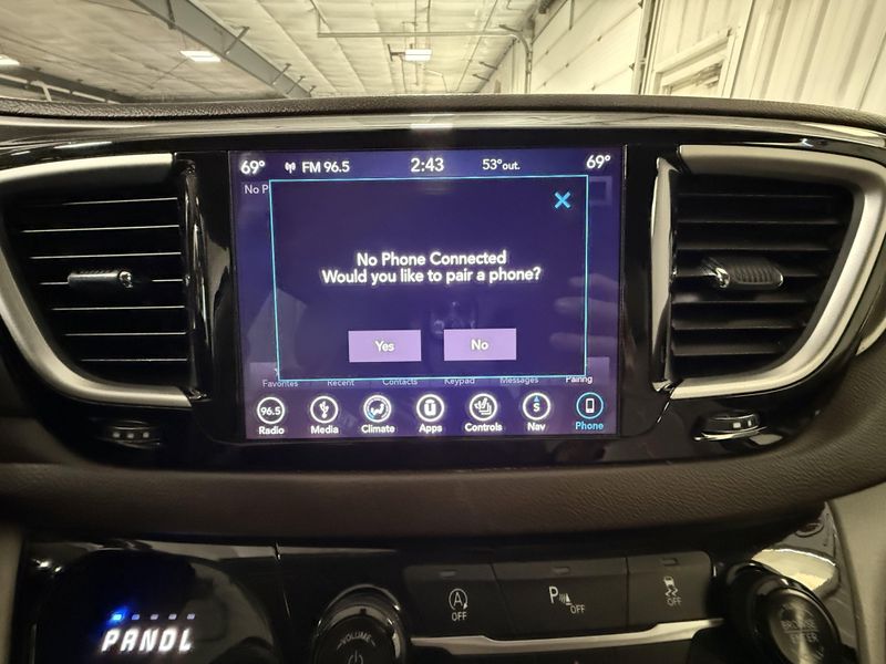 Used 2018 Chrysler Pacifica Touring LImage 25