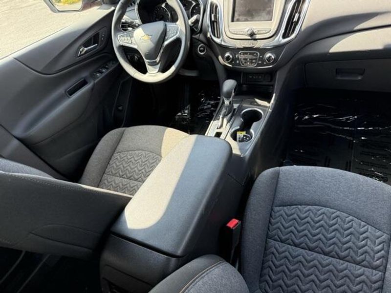 2024 Chevrolet Equinox LT photo 9