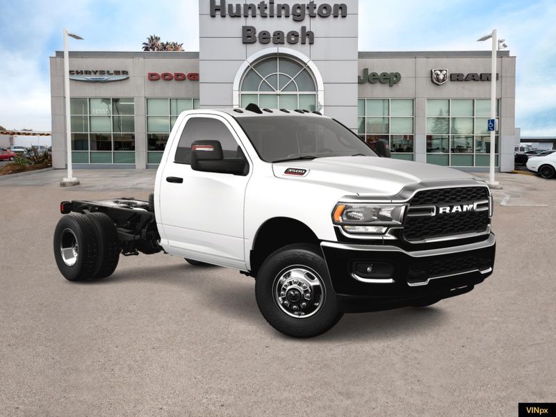 2023 RAM 3500 Chassis Cab Tradesman/SLTImage 9