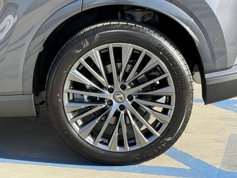 New 2026 Lexus RX 450h+ LuxuryImage 15