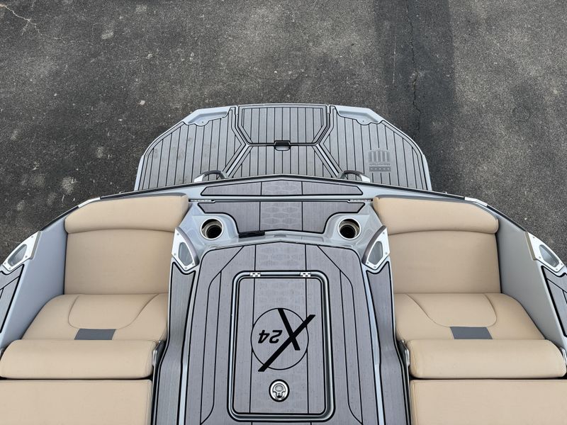 2023 MASTERCRAFT X24 Image 8