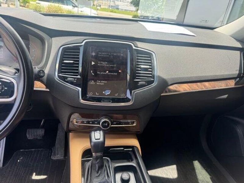 2016 Volvo XC90 T6 Momentum