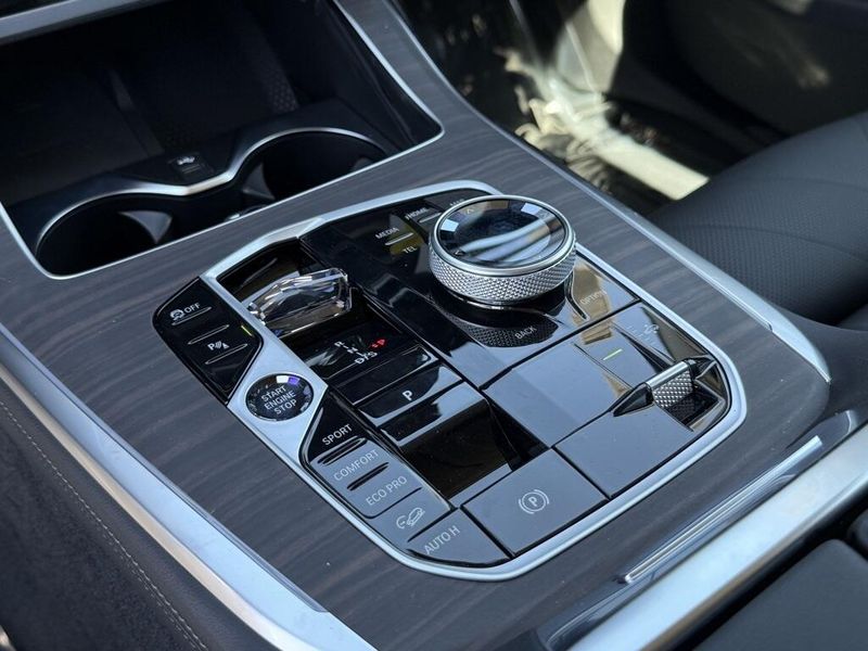 2025 BMW X7 xDrive40iImage 25