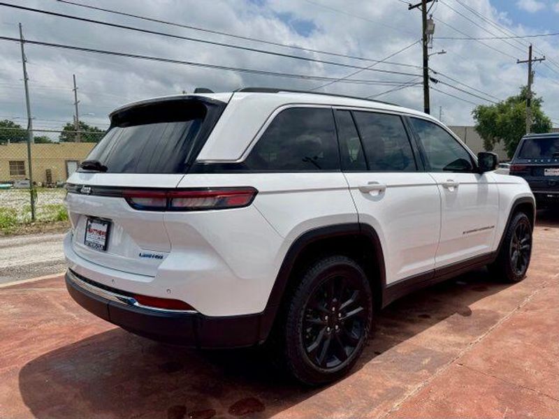 Used 2022 Jeep Grand Cherokee LimitedImage 5