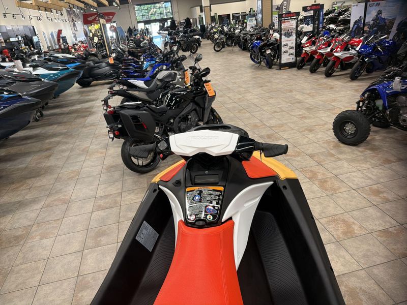 New 2026 Sea-Doo SPARK FOR 3 90 CONVENIENCE PACKAGE (SOUND SYSTEM) Image 23