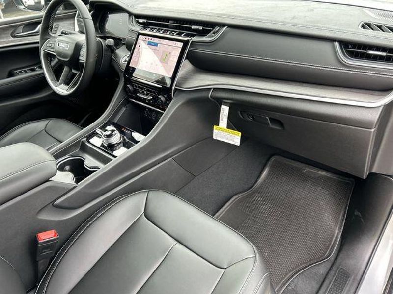 New 2024 Jeep Grand Cherokee Limited 4x4Image 13