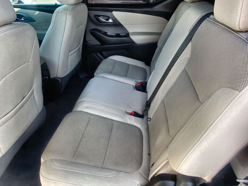 Used 2022 Chevrolet Traverse LSImage 24