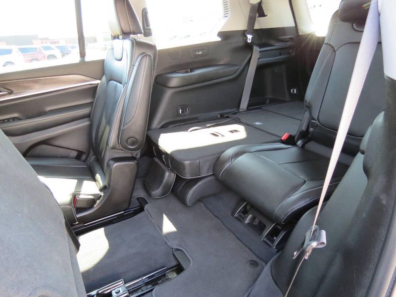 Used 2023 Jeep Grand Cherokee L Limited 4x4 4dr SUVImage 26