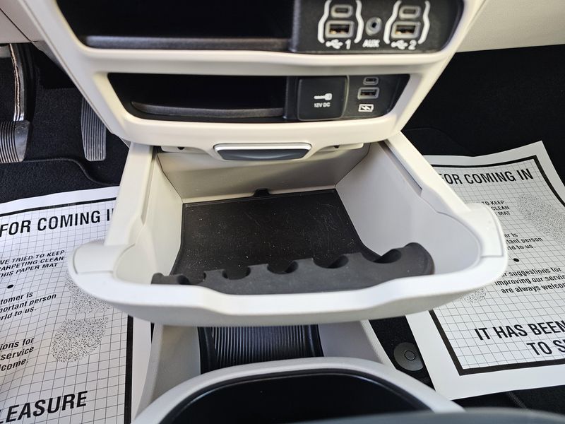 Used 2022 Chrysler Pacifica Touring LImage 14