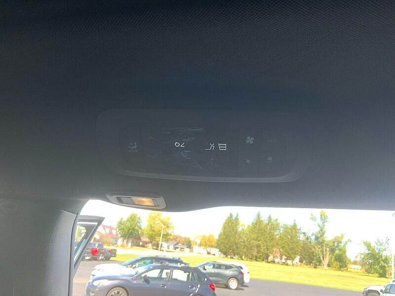 2026 Chrysler Pacifica Limited photo 27