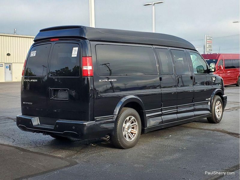 Used 2021 Chevrolet Express Passenger Image 5