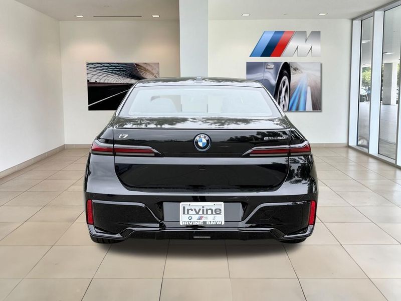 2025 BMW i7 eDrive50Image 7
