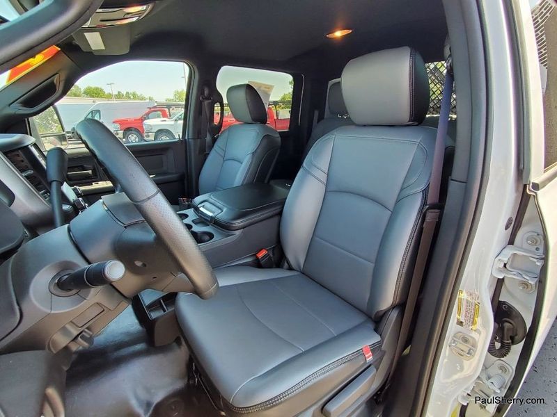 2023 RAM 5500 Tradesman Chassis Crew Cab 4x4 84