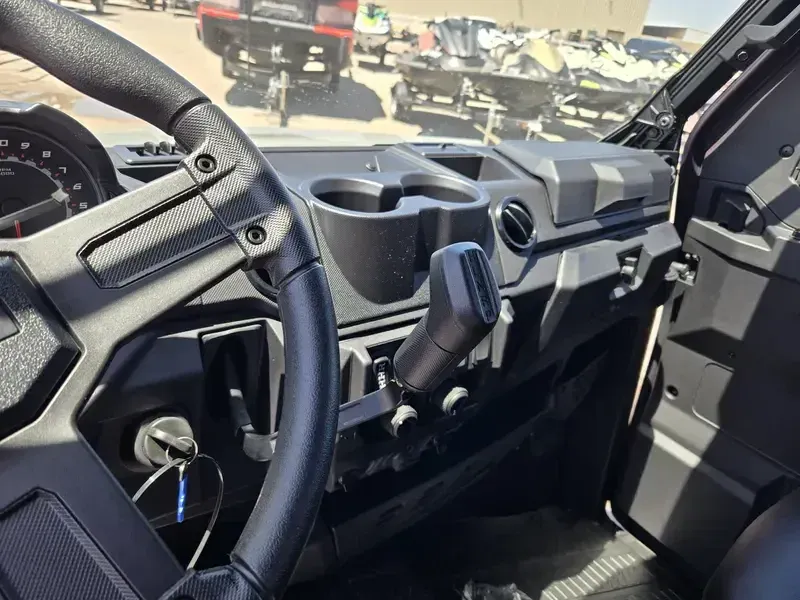 NEW 2027 POLARIS RANGER CREW XP 1000 CAB Image 12