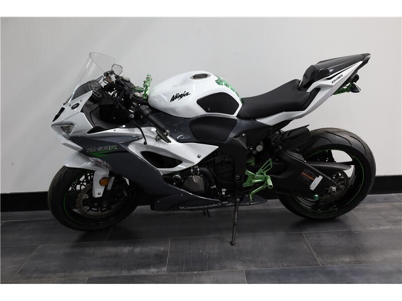 2021 Kawasaki Ninja ZX-6RImage 3