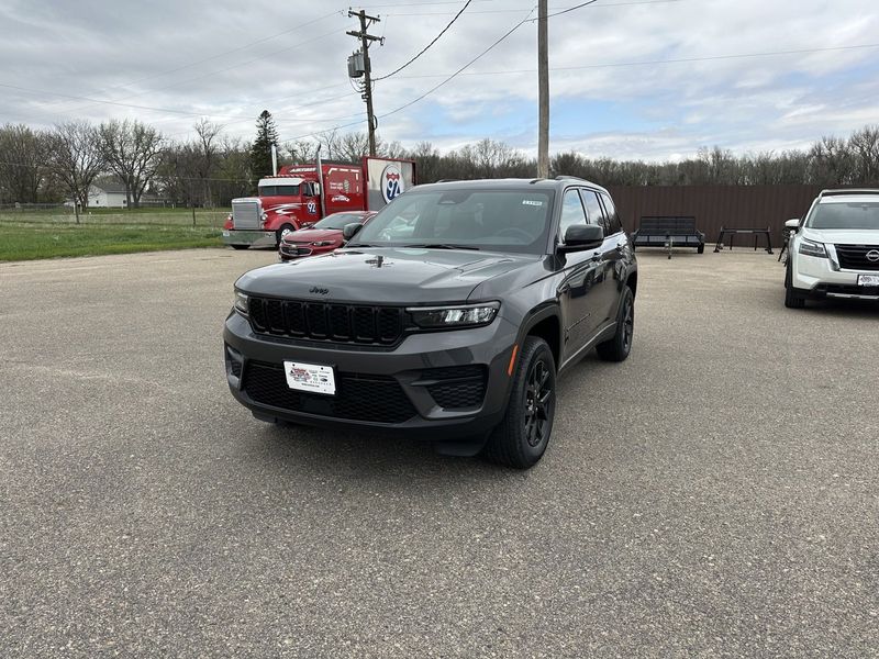 2024 Jeep Grand Cherokee Altitude 4x4Image 4