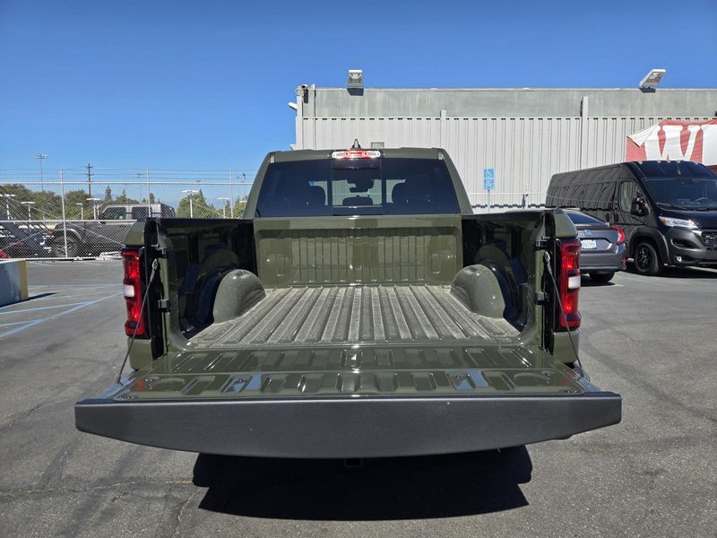 New 2026 RAM 1500 Express Crew Cab 4x4 5'7' Box