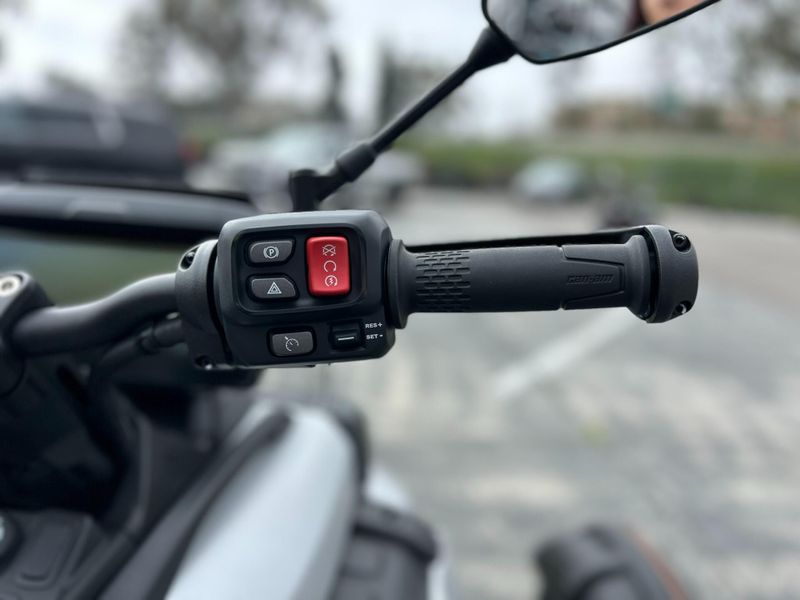 New 2025 Can-Am CANYON XT Image 14