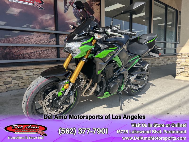 2024 Kawasaki ZR900MRFNL-BK2  in a METALLIC SPARK BLACK/METALLIC MATTE GRAPHENESTEEL GRAY/CANDY LIME GREEN exterior color. Del Amo Motorsports of Los Angeles (562) 262-9181 delamomotorsports.com 