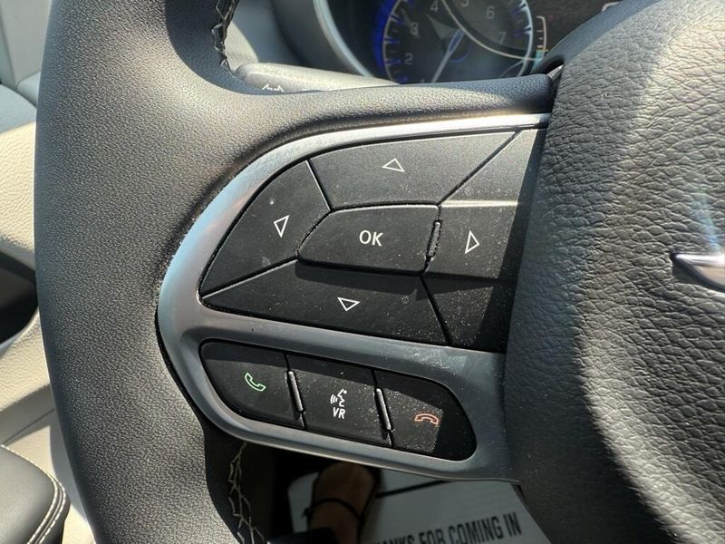 2024 Chrysler Pacifica Touring L photo 15