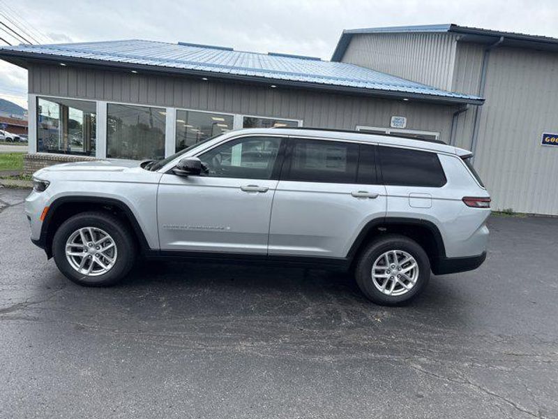 New 2025 Jeep Grand Cherokee L Laredo X 4x4Image 1