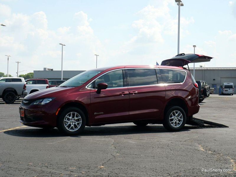 Used 2023 Chrysler Voyager LXImage 9