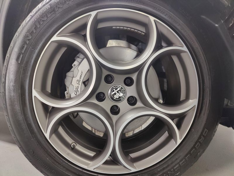 2021 Alfa Romeo Stelvio Nero AWD w/Sunroof/Activ AsstImage 11