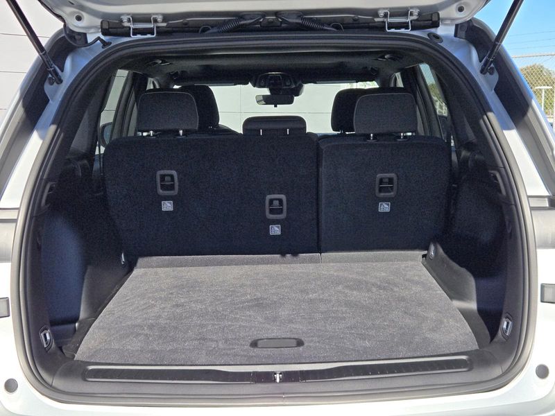 Used 2025 Jeep Grand Cherokee Laredo X 4x2