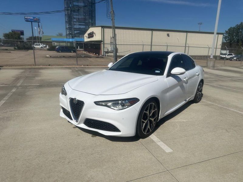 Used 2019 Alfa Romeo Giulia TiImage 1