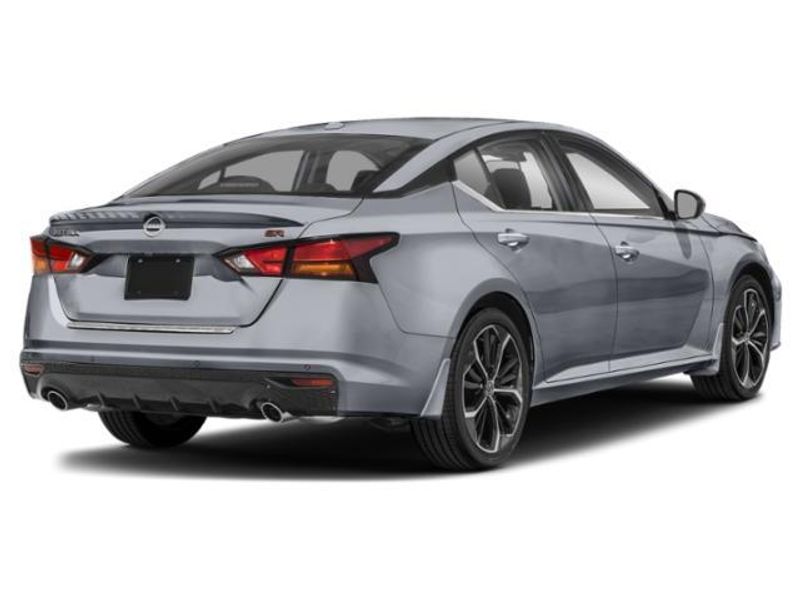 2024 Nissan Altima 2.5 SR photo 3