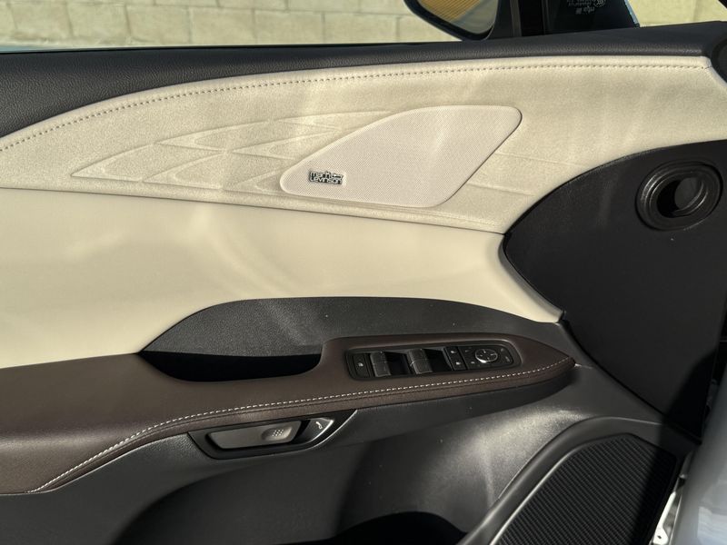 New 2026 Lexus RX 450h+ LuxuryImage 17