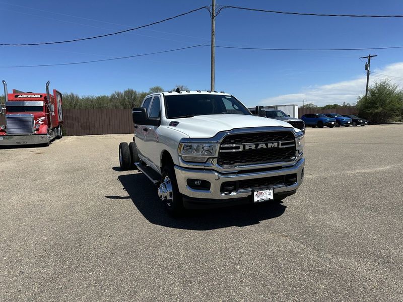 2024 RAM 3500 Tradesman Crew Cab Chassis 4x4 60