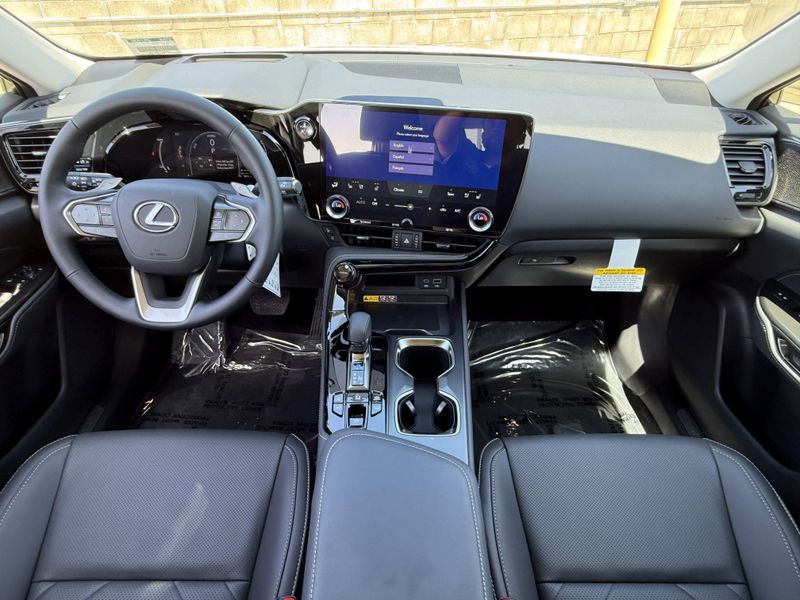 2025 LEXUS NX 450 450h+ LuxuryImage 26