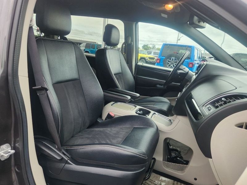 2019 Dodge Grand Caravan SXTImage 33