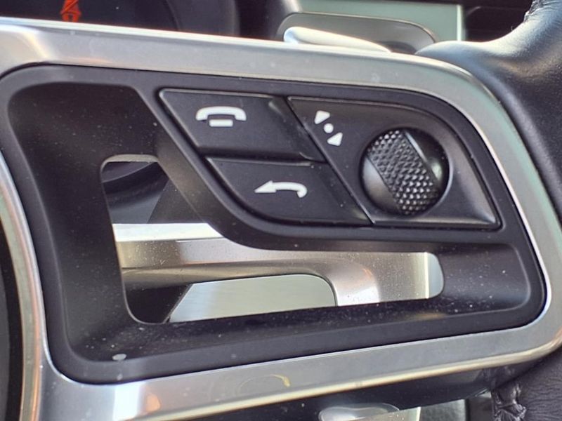 2021 Porsche Macan TurboImage 24