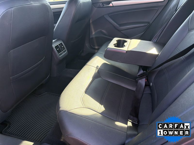 Used 2014 Volkswagen Passat TDI SE w/SunroofImage 13
