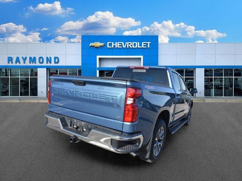 Used 2024 Chevrolet Silverado 1500 LTImage 3