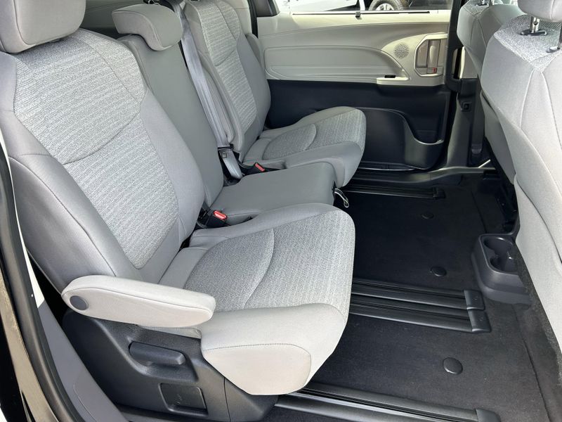 2023 Toyota Sienna LEImage 14