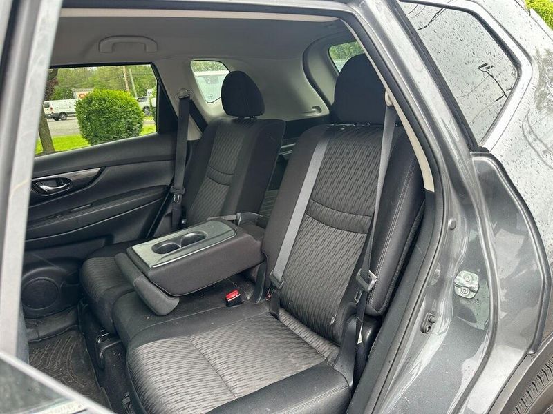 2018 Nissan Rogue SVImage 18