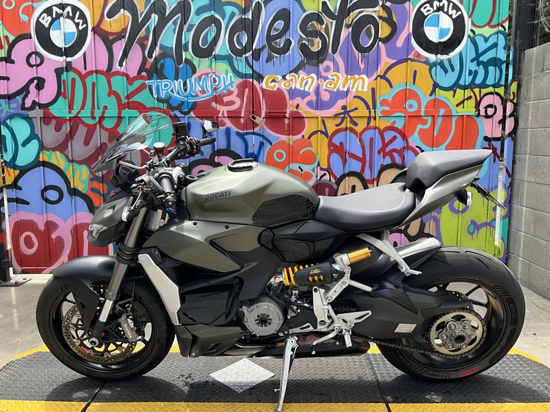 2023 Ducati STREET FIGHTER V2 in a MATT GREEN exterior color. BMW Motorcycles of Modesto 209-524-2955 bmwmotorcyclesofmodesto.com 