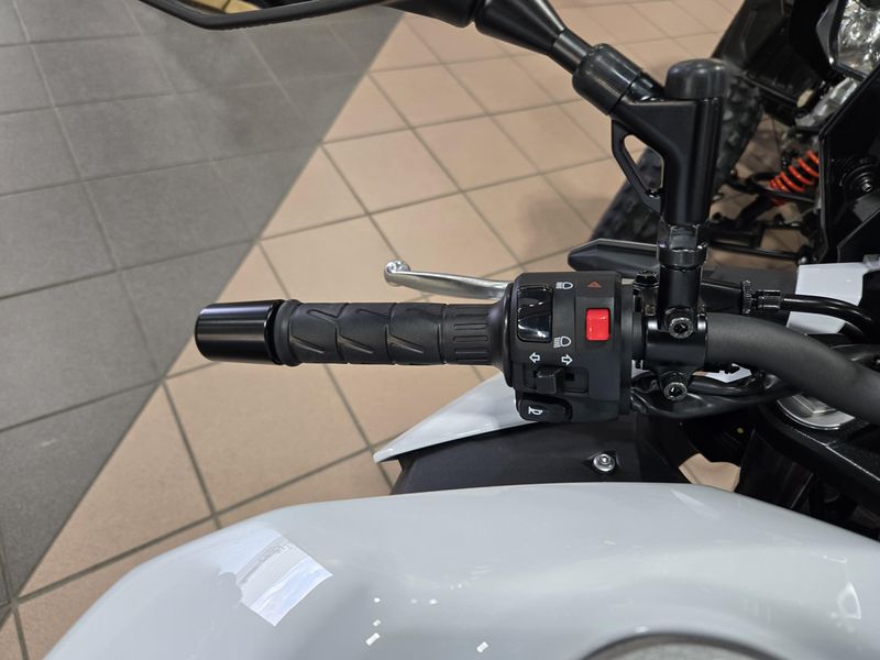 NEW 2026 KAWASAKI Z500 SE ABS Image 13