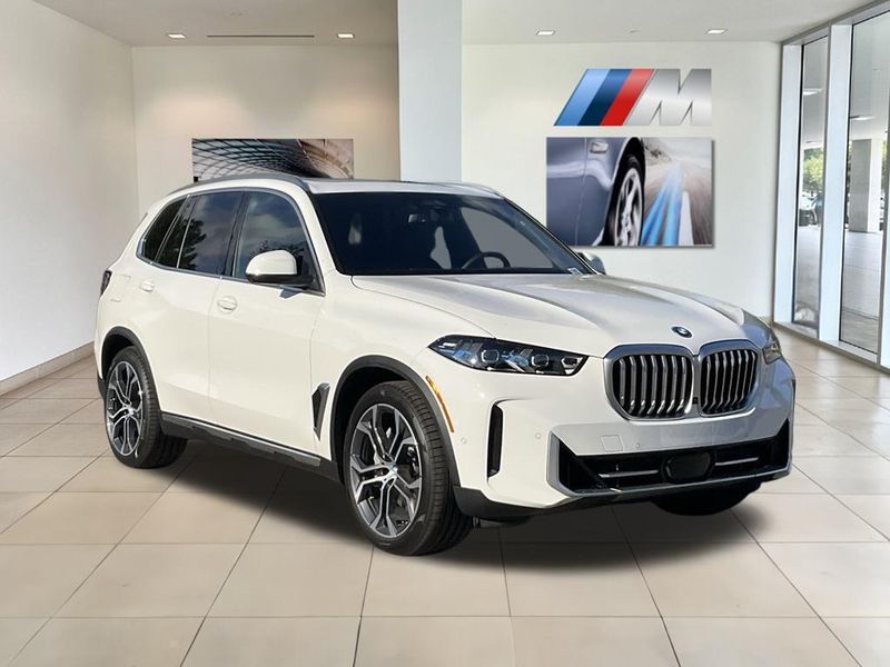 2025 BMW X5 xDrive50eImage 3